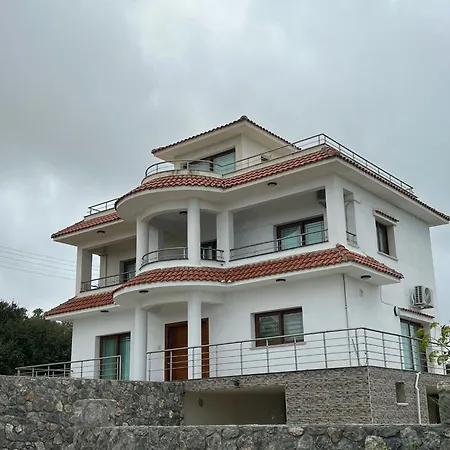 Seaview House Yialousa
